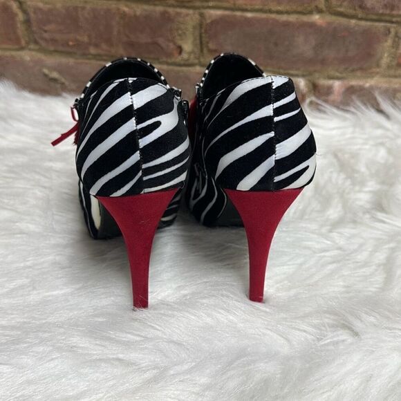 Rosalina Women’s Zebra & Tassel Platform Heels Size 8 - Picture 4 of 8